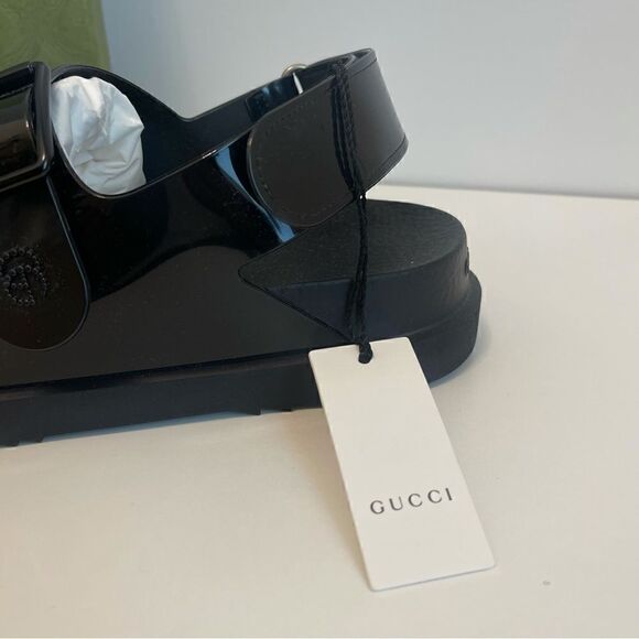 Gucci
Isla flat sandals  - Picture 7 of 9